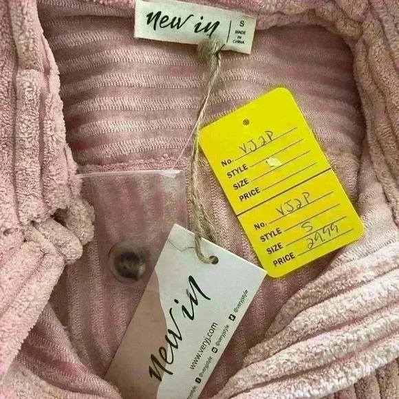 New In brand pink Shacket, size small, NWT, boutique - Picture 4 of 4